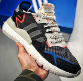 阿迪达斯nite jogger boost夜行者