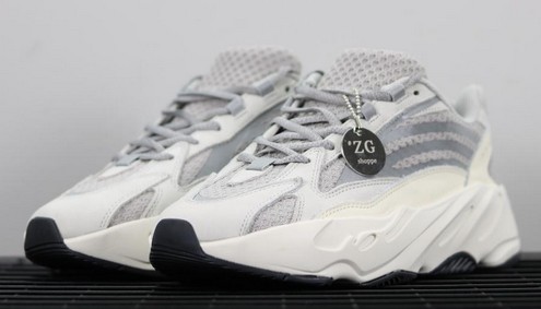 Yeezy Boost 700 V2 “Static”椰子