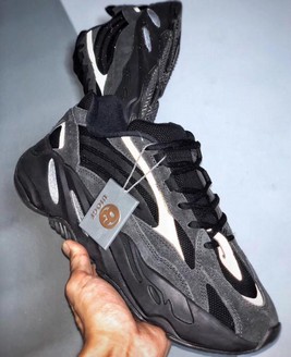 Yeezy Boost 700 V2 Vanta