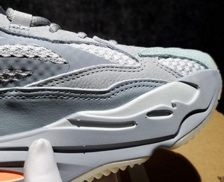 Yeezy Boost 700 V2 Inertia椰子700V2惯性