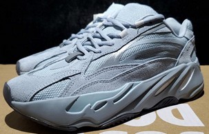 Yeezy Boost 700 V2 Hospital Blue椰子700 V2医院蓝