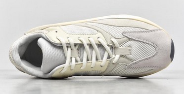 Yeezy Boost 700 Analog椰子700米白