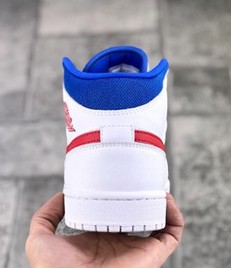 aj1 mid爱国者 白蓝红