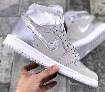 AJ1日本限定灰银麂皮价格