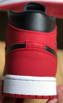 AJ1 Mid中帮小禁穿黑红