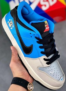 dunk sb low狗头刺绣细节图