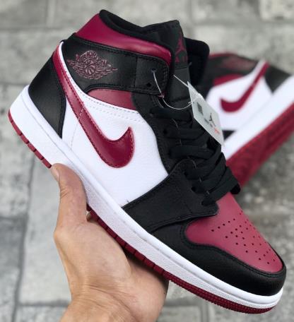 AJ1 Mid中帮黑红脚趾价格