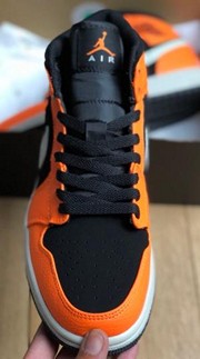 AJ1 Mid黑橙小扣碎价格