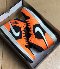 AJ1 Mid黑橙小扣碎价格