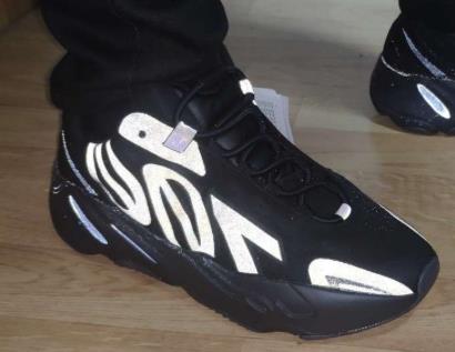 Yeezy 700 MNVN 黑武士价格