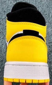 AJ1 Mid中帮黑黄脚趾