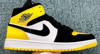 AJ1 Mid中帮黑黄脚趾