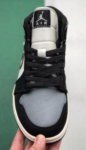 AJ1 mid中帮黑银丝绸伯爵