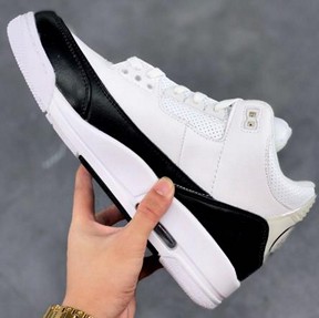 AJ3闪电黑白