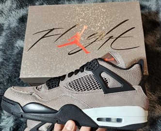 AJ4 Taupe Haze 摩卡黑棕