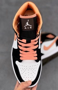 AJ1 Mid Apricot Agate蜜桃摩卡