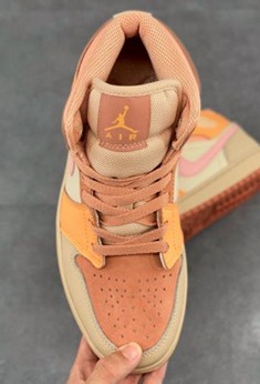 AJ1 Mid Apricot Orange杏橙