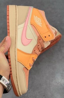 AJ1 Mid Apricot Orange杏橙