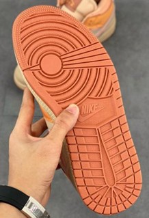 AJ1 Mid Apricot Orange杏橙