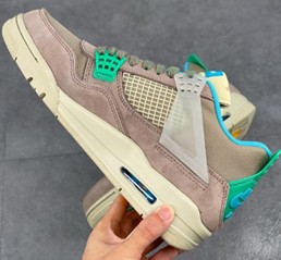 UNION x AJ4 Taupe Haze表格行