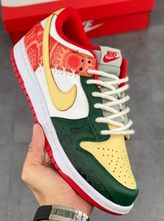 Dunk SB Low UNLV 图腾拼接