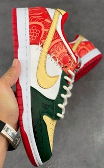 Dunk SB Low UNLV 图腾拼接