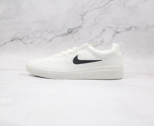 NIKE SB NYJAH FREE 2 系列跑鞋 白黑色 图片