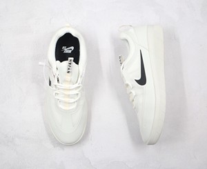 NIKE SB NYJAH FREE 2 系列跑鞋 白黑色 图片