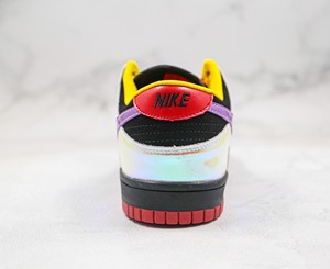 NIKE SB DUNK LOW黑紫色 枪炮玫瑰乐队