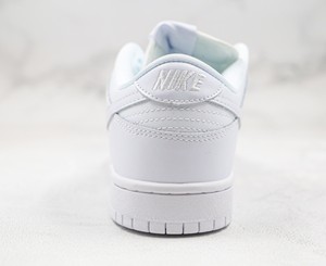 耐克SB Dunk Low Pro White/Ice Blue纯白