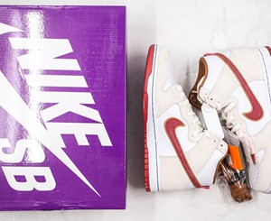 Nike SB Dunk High Team Crimson骑士队