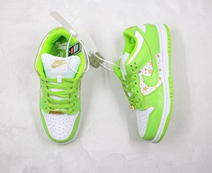 Supreme x Nike SB Dunk Low星星 绿色