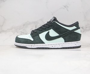 SB Dunk “Barely Green”黑浅绿 小钻石