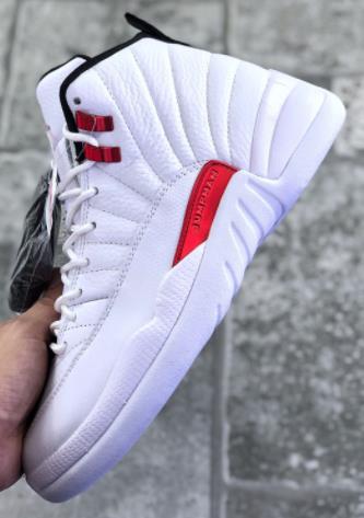 AJ12“Twist”白红