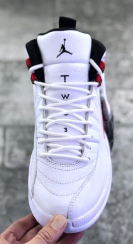 AJ12“Twist”白红