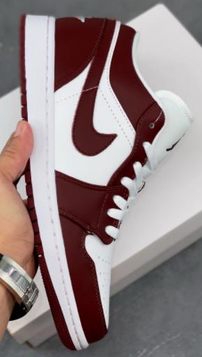 AJ1 Low Team Red深酒红