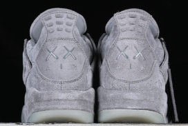 Kaws x AJ4灰麂皮 夜光底